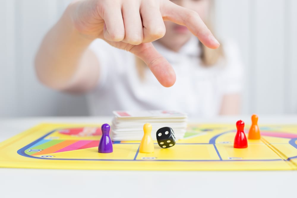 Table,Game.,Movement,,The,Cube,Flies.,Girl,Throws,A,Cube.